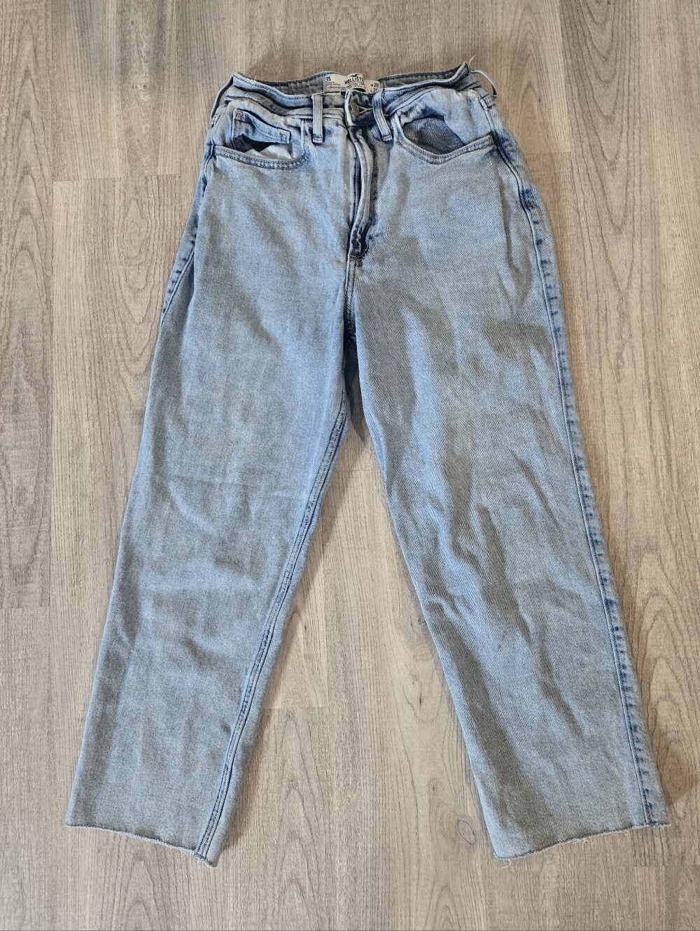 Hollister, curvy ultra highrise vintage straight, size 3 short, w26-L25